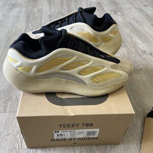 Yeezy Boys Size 10 sneaker